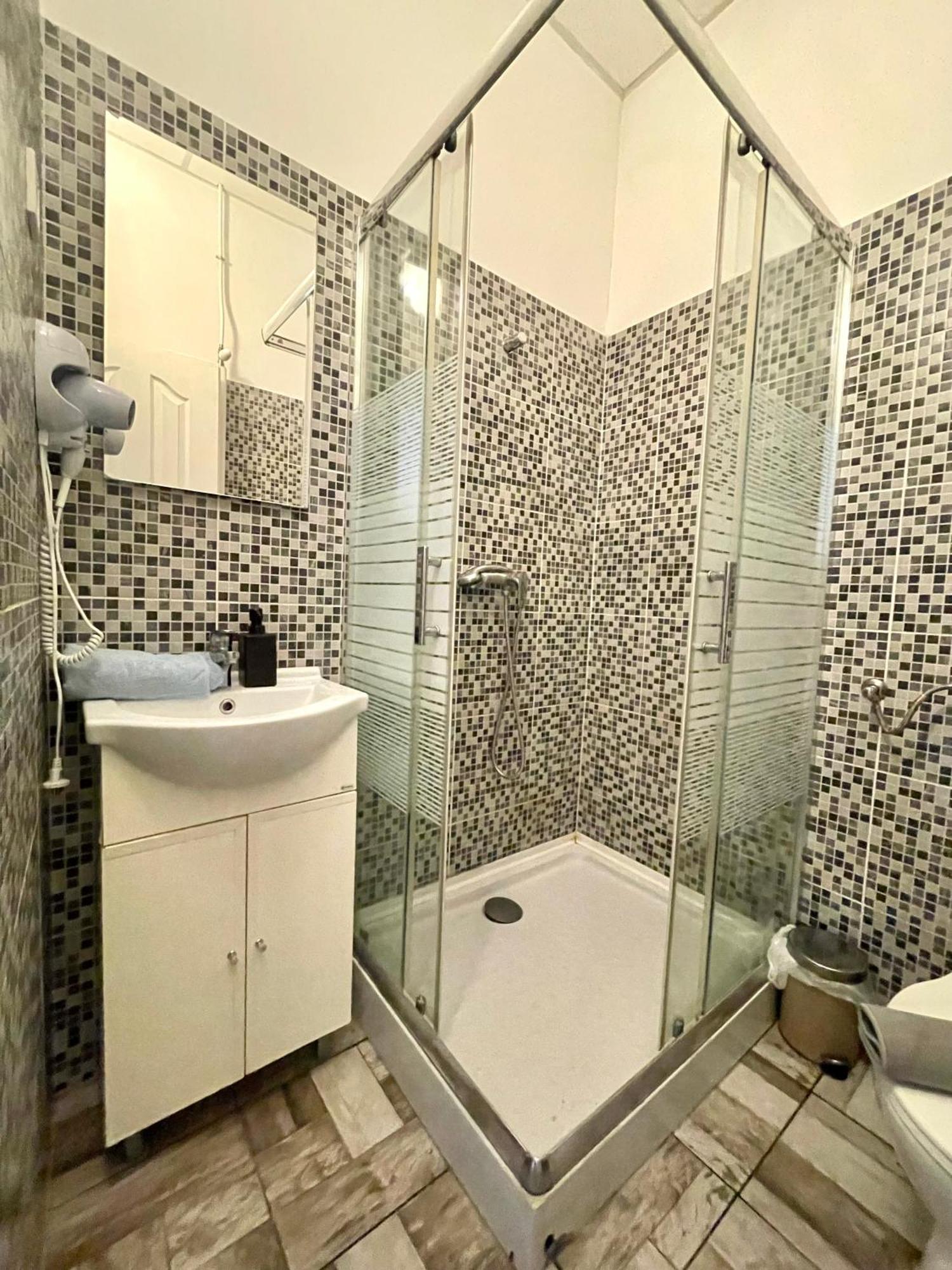 Aradi Rooms With Private Bathroom In The City Centre Budapest Eksteriør bilde